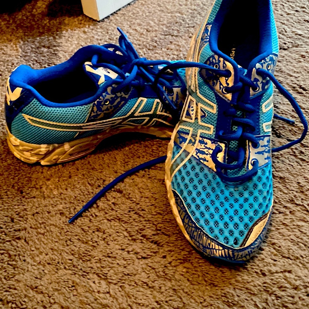 ASICS gelnoosa tri size 8 medium wear
